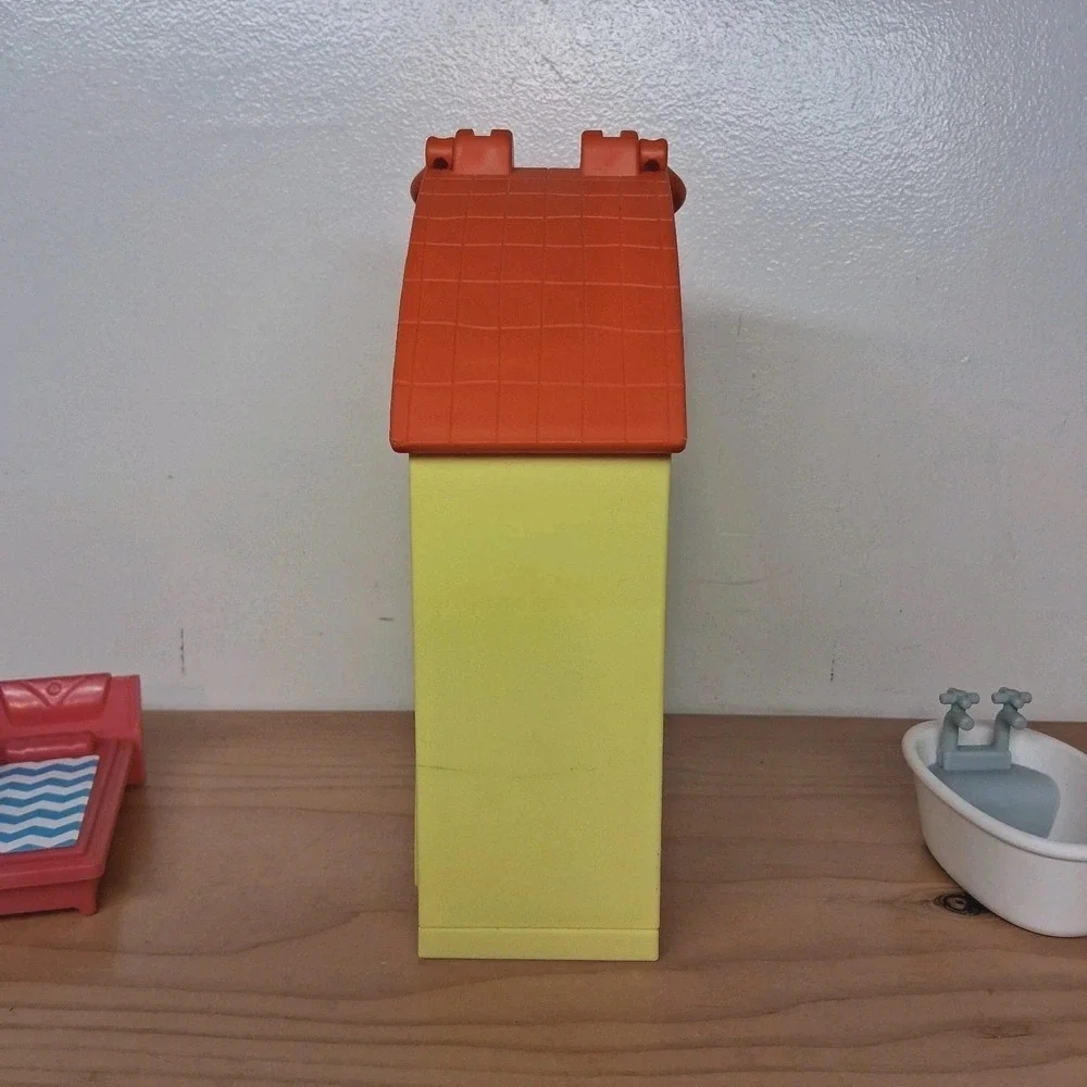 Peppa Pig Folding Fold N Go Deluxe Yellow House Play Set‎ + Fugures Accessories